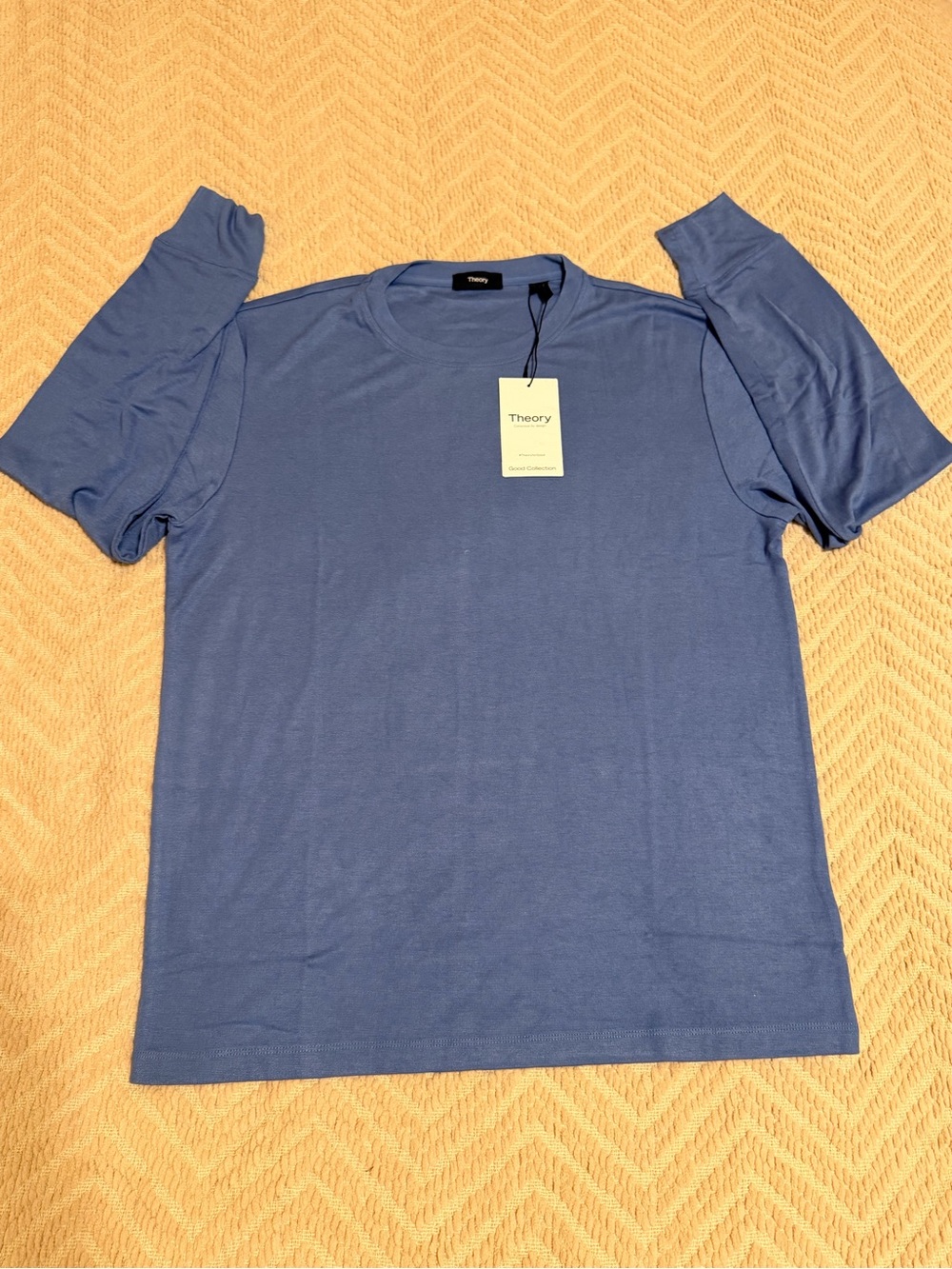 ✨Theory Men's Blue Long-Sleeve Crewneck Shirt✨